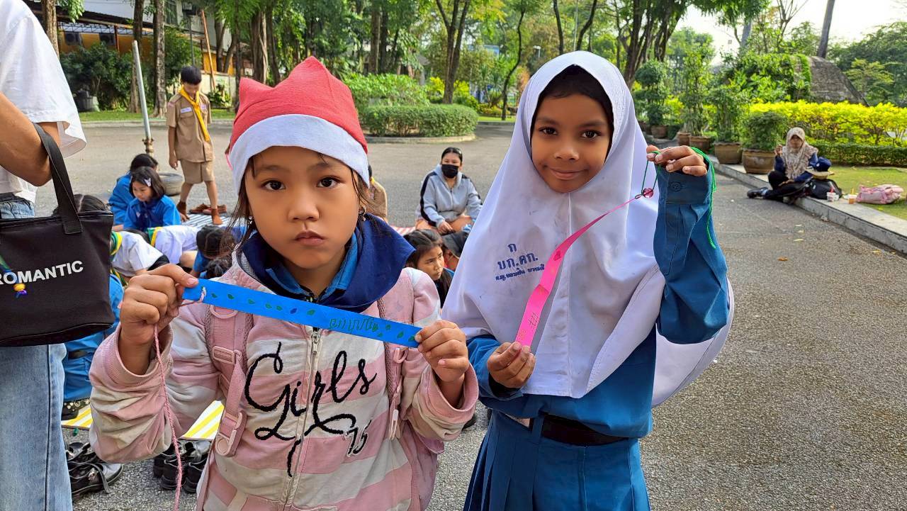 Colorful Christmas Mobile – โมบายคริสต์มาส