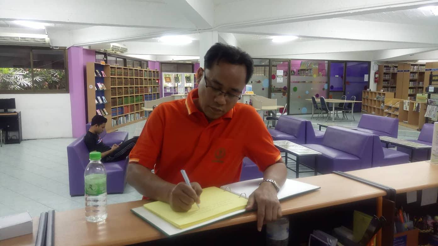 วันอาทิตย์ที่ 24 มิถุนายน 2561 หัวหน้ากลุ่มงานพัฒนาห้องสมุดประชาชน เข้าตรวจเยี่ยมห้องสมุดฯ มูลนิธิ​เพื่อ​ศูนย์กลาง​อิสลาม​แห่ง​ประเทศไทย​ ได้ให้คำแนะนำและกำลังใจในการทำงานและบริการประชาชน