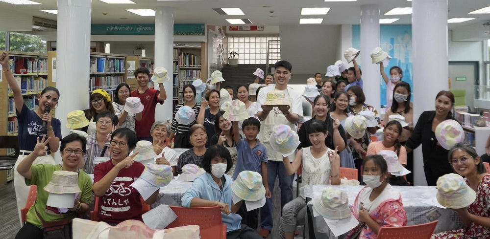 ภาพกิจกรรม Library Alive 2024 : "Marbling Art หมวกลายน้ำ"