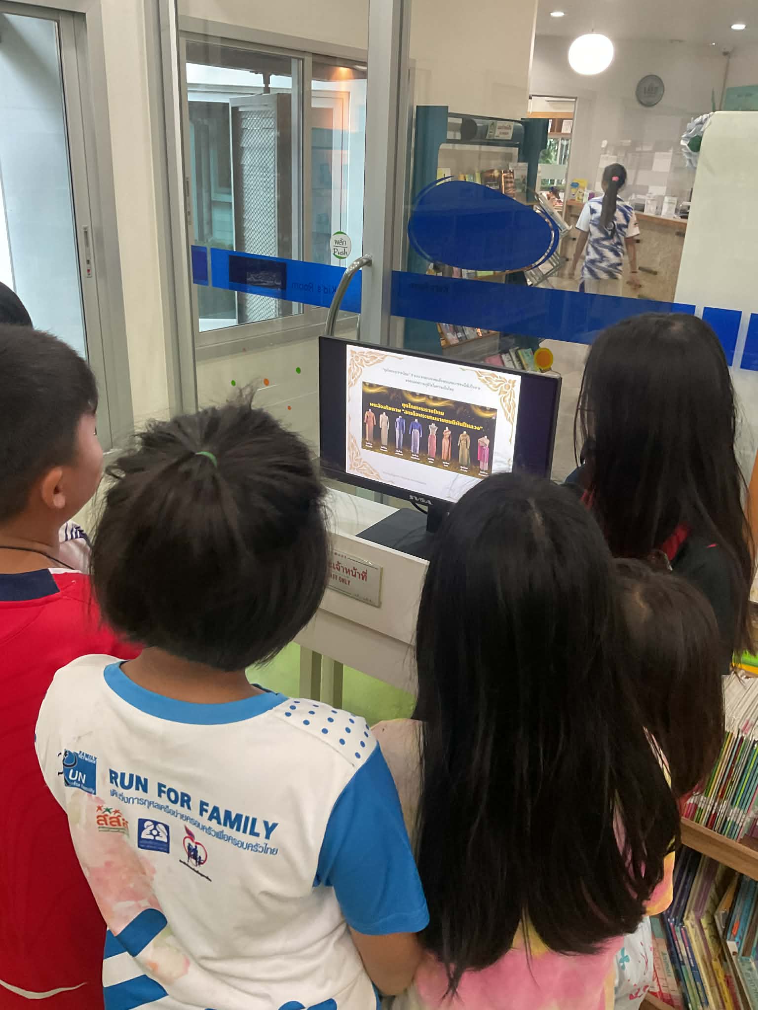 แนะนำชุดพระราชพิธีใส่ในงานลอยกระทง