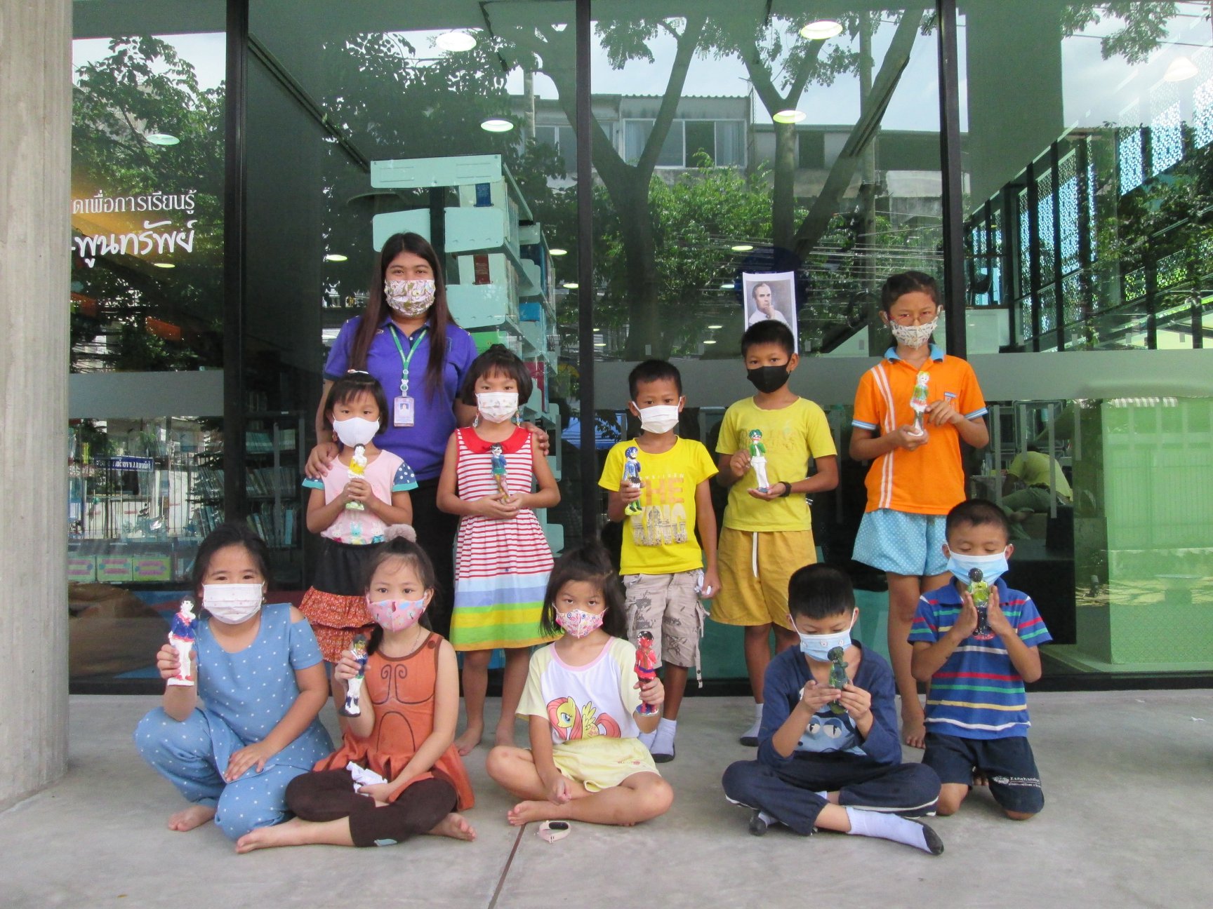 ห้องสมุดฯ ขอขอบคุณผู้ใหญ่ใจดี  คุณพิมลพัชร์ อาสานะพันธุ์  ที่สนับสนุนปูนปลาสเตอร์ให้เด็ก ๆ ทุกคน  สำหรับสร้างสรรค์ผลงานศิลปะนะคะ #ขอบคุณค่ะ  ภาพกิจกรรมวันเสาร์ที่ 12 กันยายน 2563 "ศิลปะระบายสีปูนปั้น"  แล้วพบกับกิจกรรมสนุก ๆ นะคะ